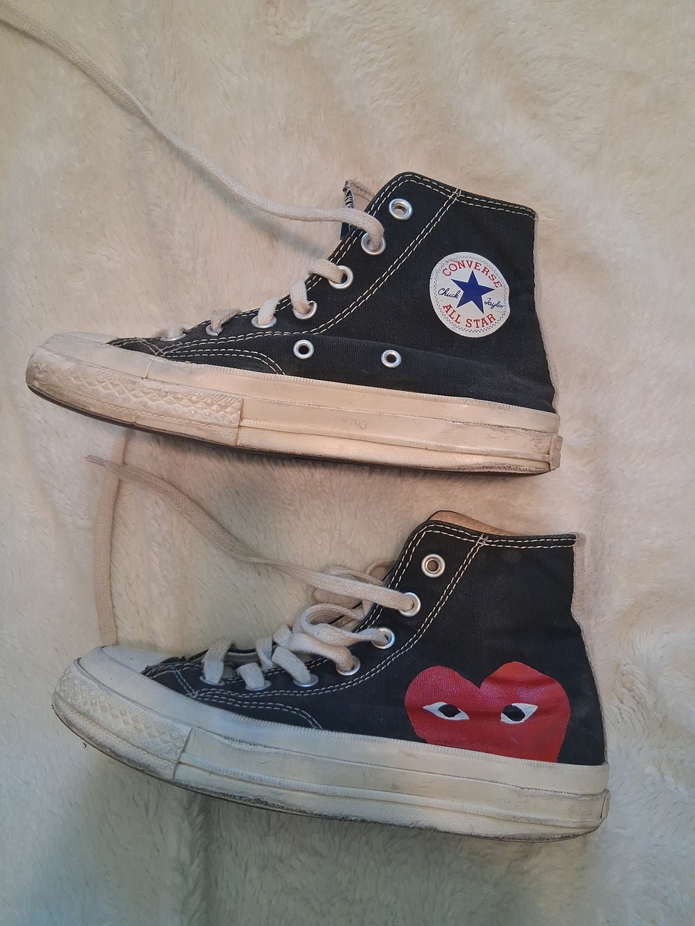 Converse Kids' Black High-Top Sneakers with Red Heart Graphic Size 3.5